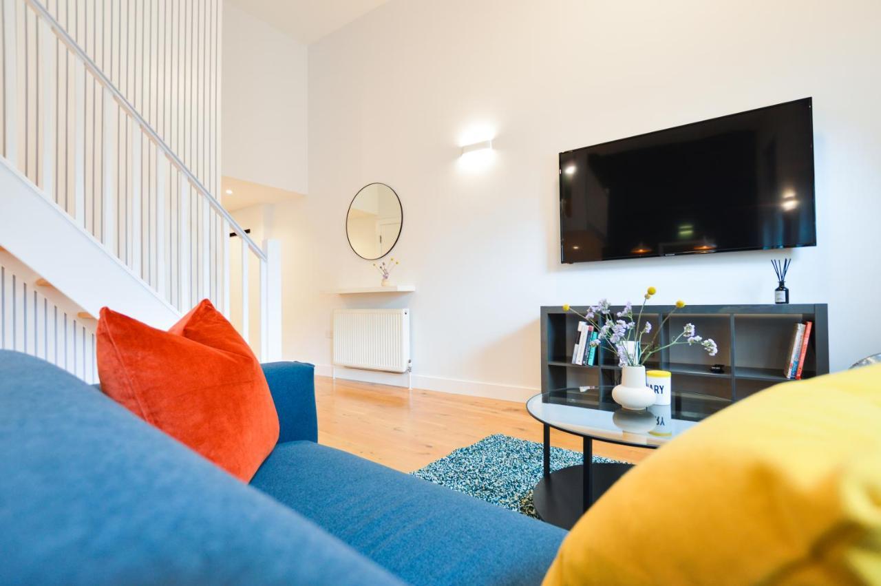 Spacious West Hampstead Apartment With Mezzanine Bedroom By Concept Apartments Londra Esterno foto