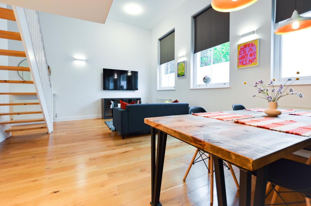 Spacious West Hampstead Apartment With Mezzanine Bedroom By Concept Apartments Londra Esterno foto