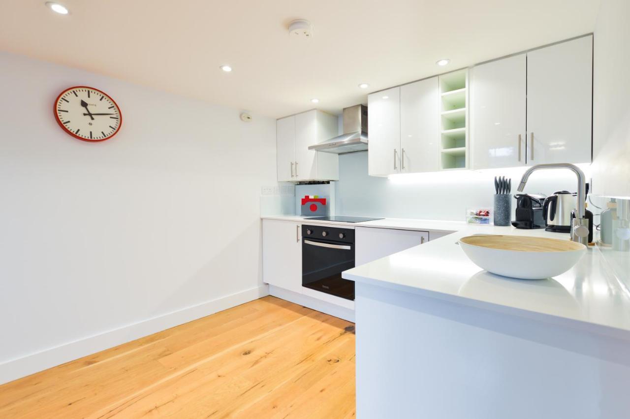 Spacious West Hampstead Apartment With Mezzanine Bedroom By Concept Apartments Londra Esterno foto