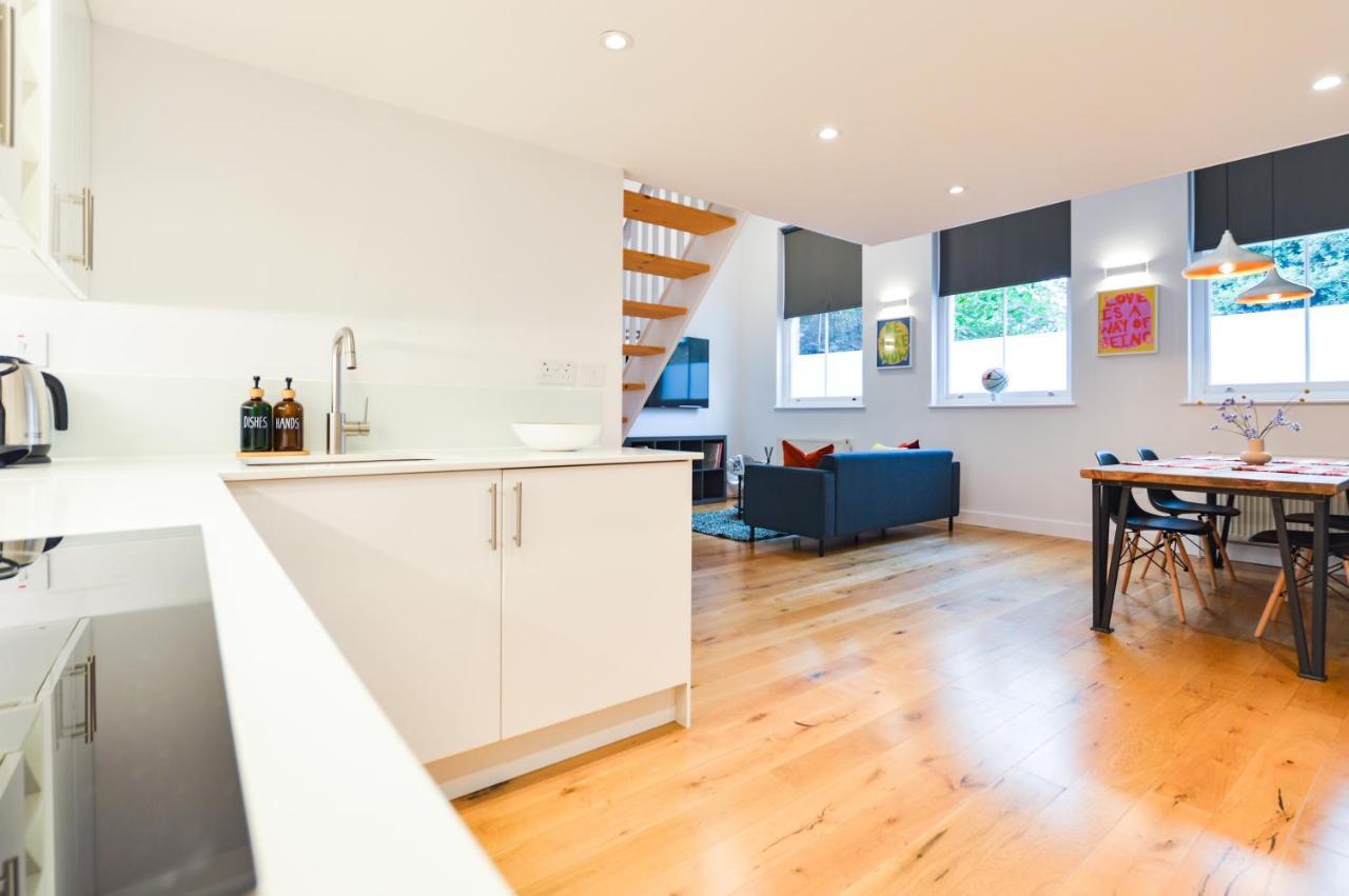 Spacious West Hampstead Apartment With Mezzanine Bedroom By Concept Apartments Londra Esterno foto