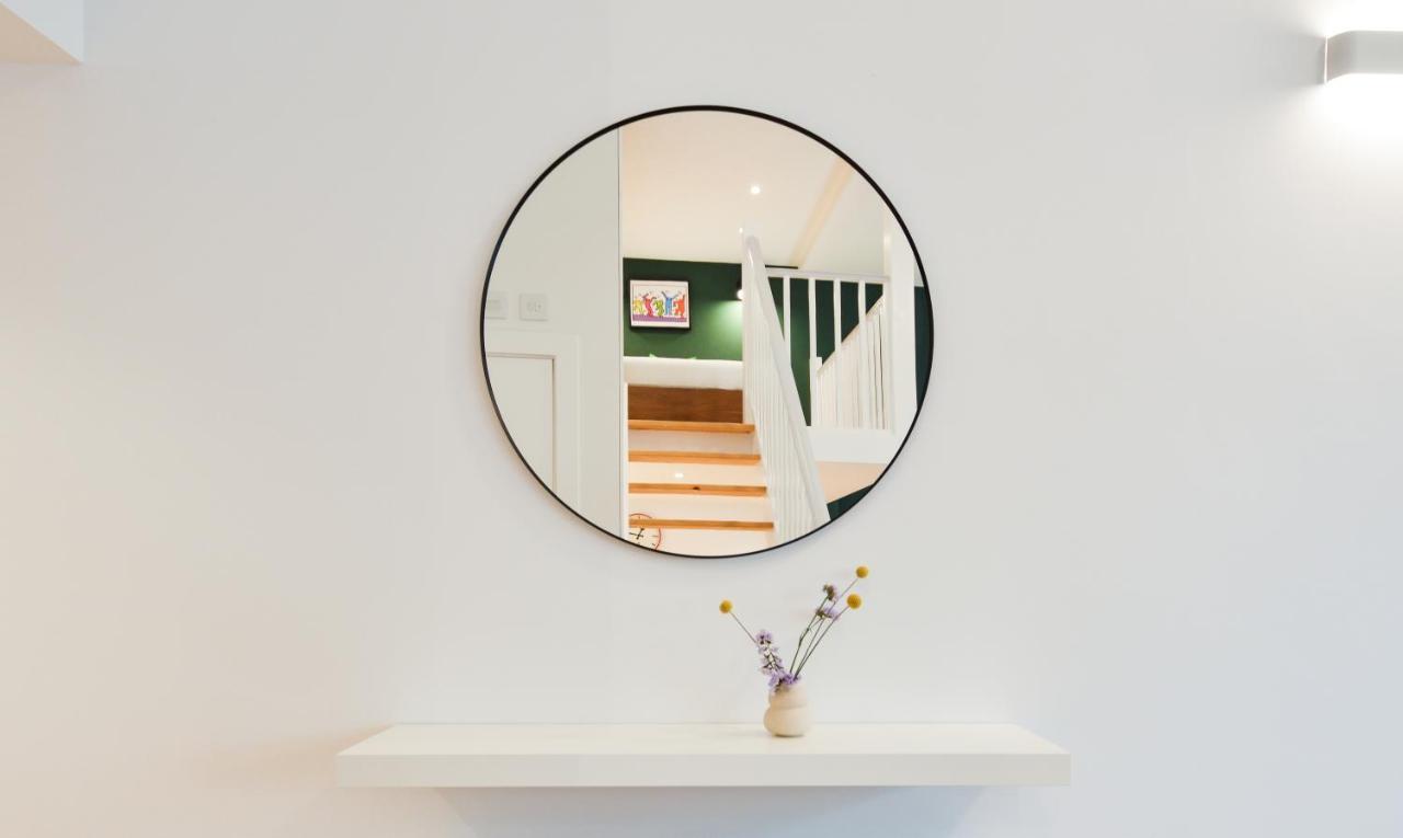 Spacious West Hampstead Apartment With Mezzanine Bedroom By Concept Apartments Londra Esterno foto