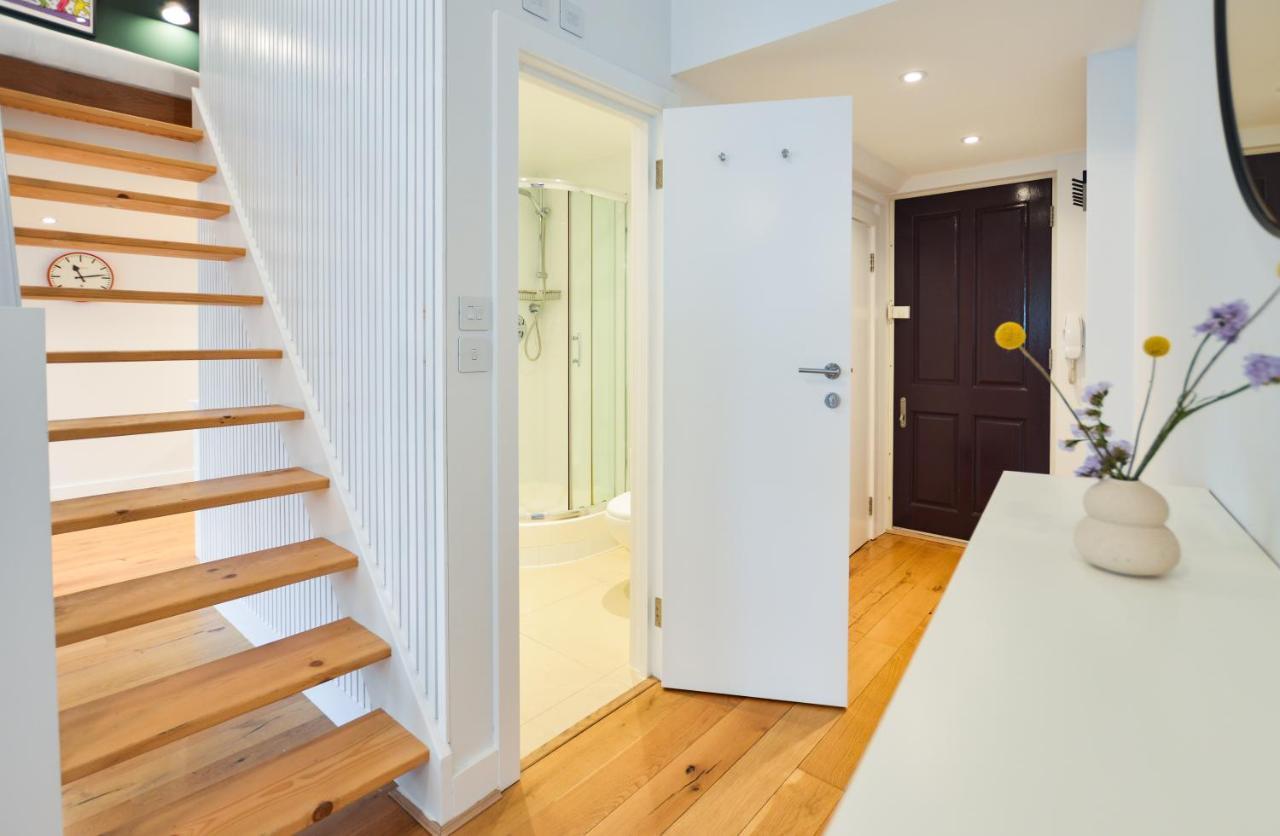 Spacious West Hampstead Apartment With Mezzanine Bedroom By Concept Apartments Londra Esterno foto