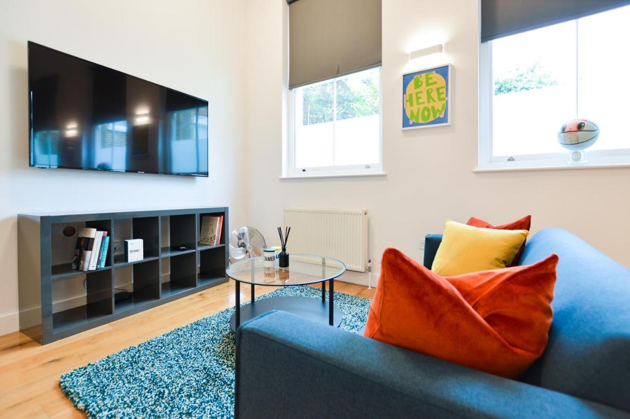 Spacious West Hampstead Apartment With Mezzanine Bedroom By Concept Apartments Londra Esterno foto